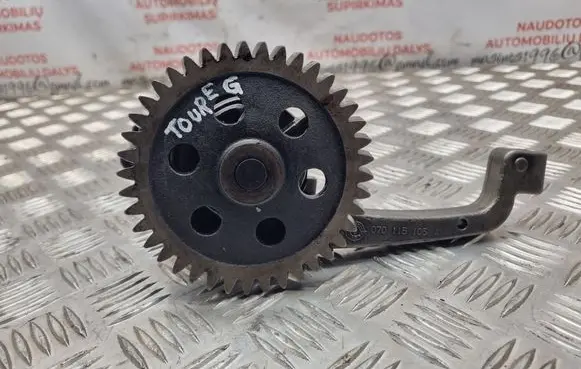 Volkswagen Touareg I Oil pump 070115153 070115105A