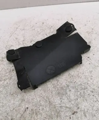 Volvo V40 Fuse box cover 31337533