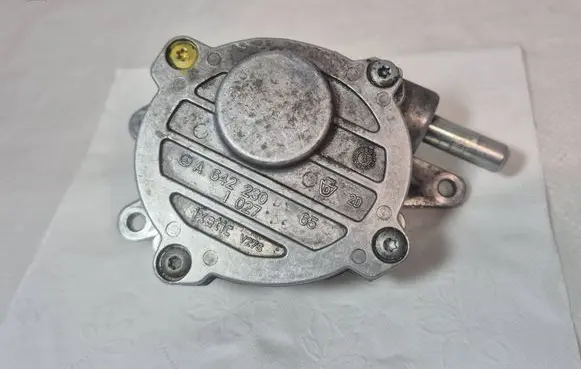 Mercedes-Benz E W212 Vacuum pump A6422300165 1027106