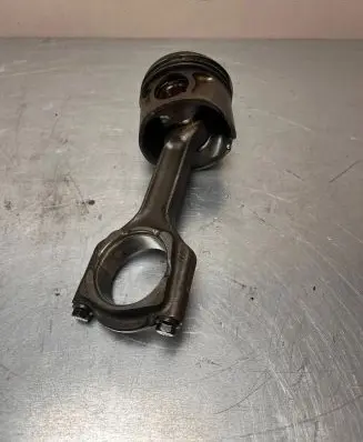 Opel Insignia A Piston with connecting rod