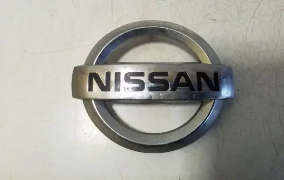 Manufacturer badge logo/emblem