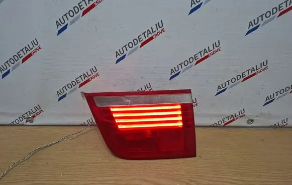 Tailgate rear/tail lights