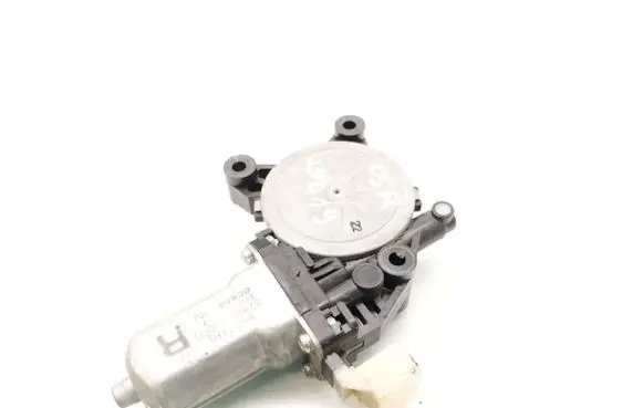 KIA Carnival Front door window regulator motor 82460-4D000 262100-3570