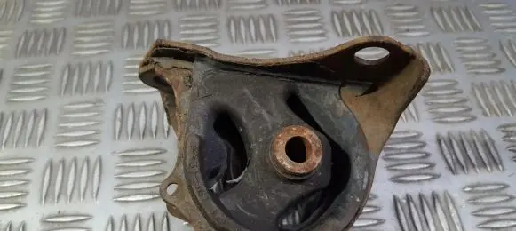 Honda Civic Engine mount bracket