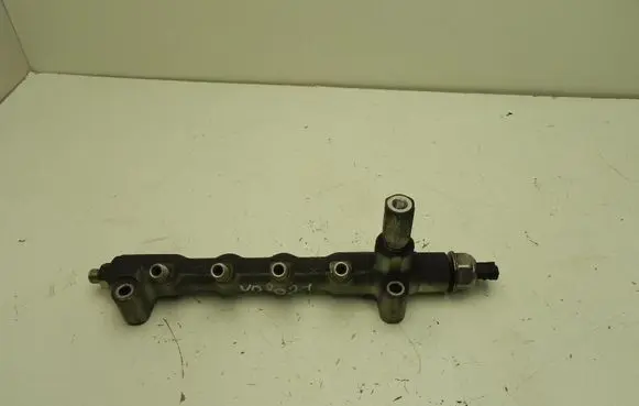 Opel Astra J Fuel distributor 11283335808 VD8021