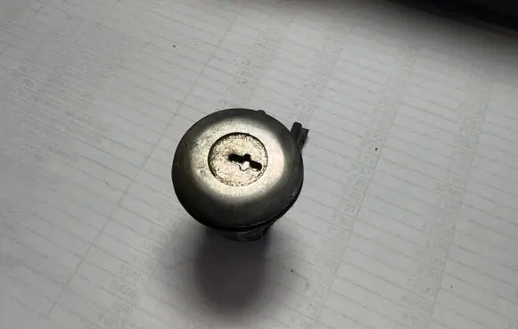 Citroen Xsara Picasso Front door lock (next to the handle) 