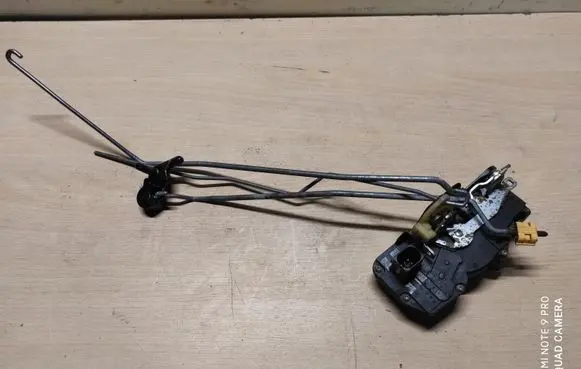 Cadillac SRX Front door lock RH4