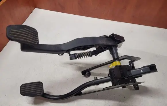 Volvo V70 Pedal assembly 3524406
