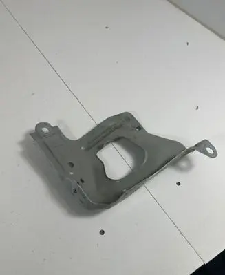Tesla Model Y Fender mounting bracket 148749200A 0112