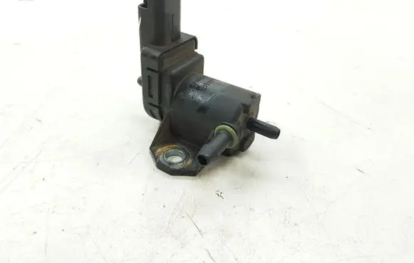 Ford C-MAX II Vacuum valve 9688124580