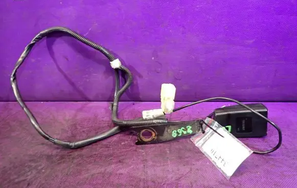 Toyota Corolla E120 E130 Front seatbelt buckle 