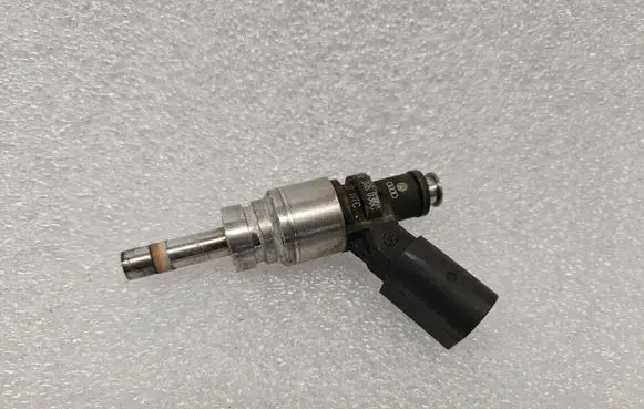 Audi A6 S6 C6 4F Fuel injector 06E906036C