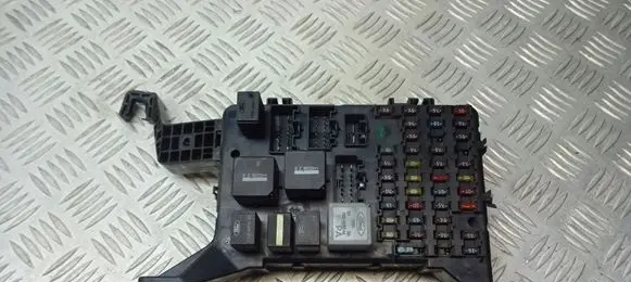 Ford Mondeo Mk III Fuse box cover 4S7T-14A073-AA