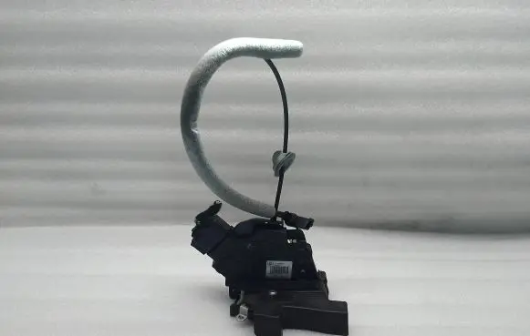 Volvo V70 Front door lock 31253657 986891106 A048317