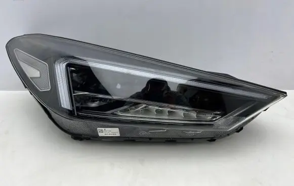 Hyundai Tucson TL Headlight/headlamp 92102-D7700