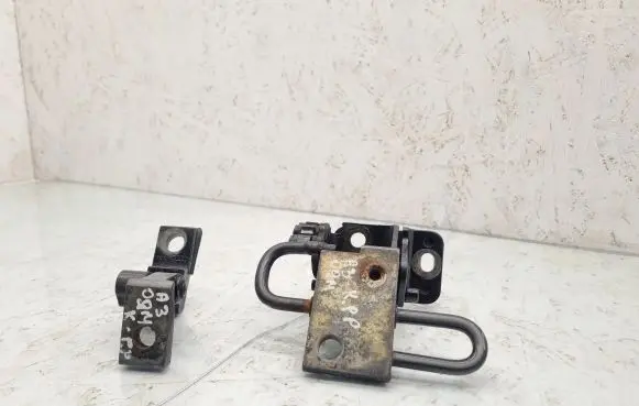 Audi A3 S3 8P Front door hinge set 8E0831411B