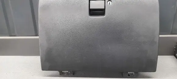 Opel Frontera B Glove box