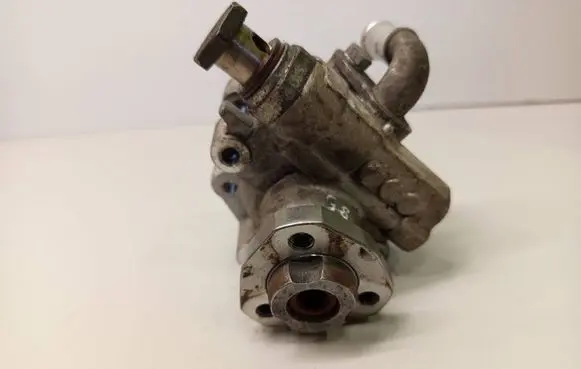 Volkswagen Golf IV Power steering pump 559694