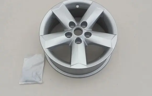 Nissan Qashqai R17 alloy rim 