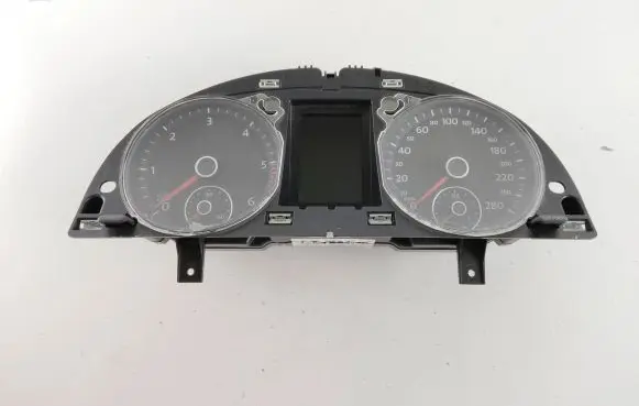 Volkswagen PASSAT CC Speedometer (instrument cluster) 3C8920870G