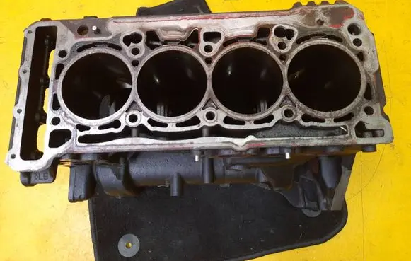 Volkswagen Golf VII Engine block DLB DLB011459