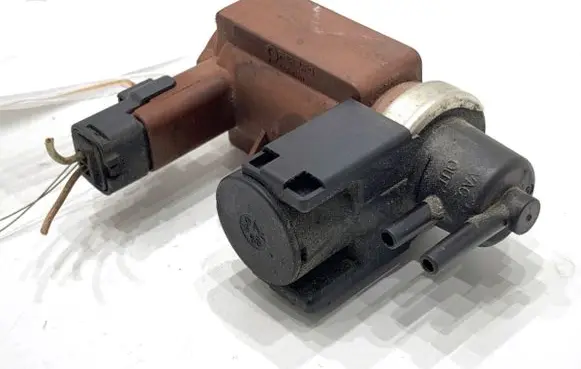 Citroen C4 I Fuel pressure regulator 9654282880