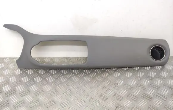 Toyota Yaris Radio/GPS head unit trim 