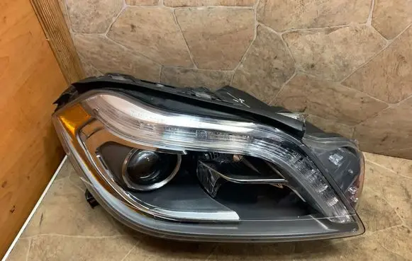 Mercedes-Benz GL X166 Headlight/headlamp A1668204559