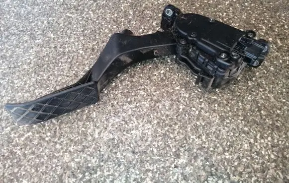 Volkswagen Transporter - Caravelle T5 Accelerator throttle pedal