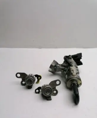 Toyota Yaris Ignition lock 450200D01
