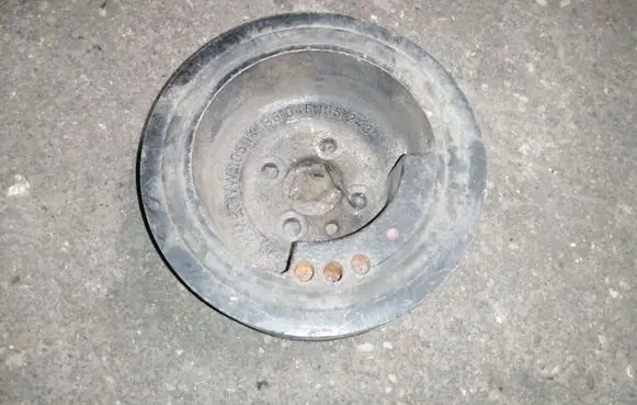 Audi A2 Crankshaft pulley 045105243