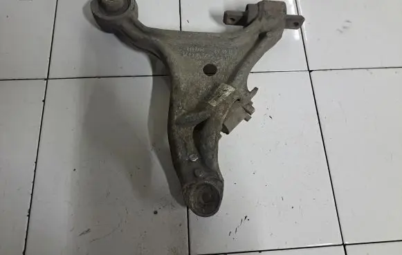 Volvo V70 Front lower control arm/wishbone 9492120