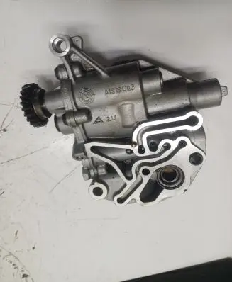 Volkswagen Scirocco Oil pump 06H115105