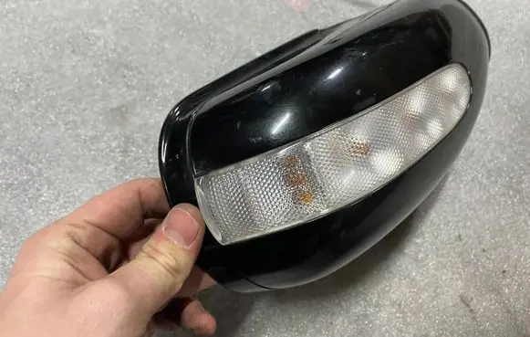 Mercedes-Benz C W203 Front door electric wing mirror 413133417