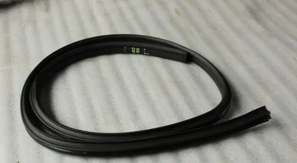 BMW 1 E82 E88 Rubber seal loading door braknumeruczci