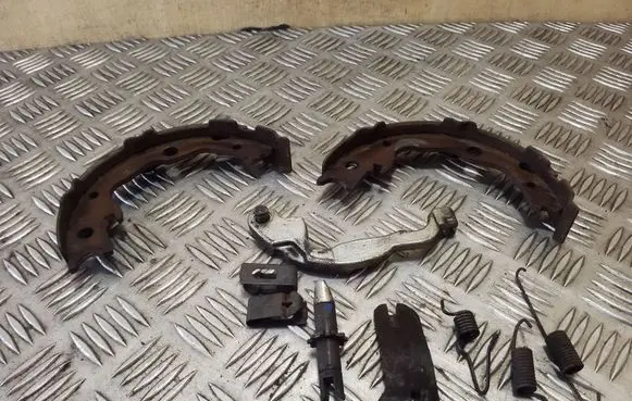 Nissan Juke I F15 Handbrake/parking brake pads 