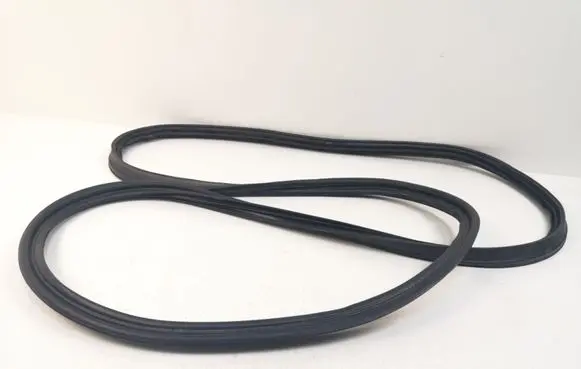Trunk rubber seal (body)