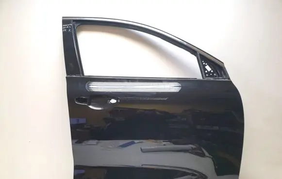 KIA Sorento Front door
