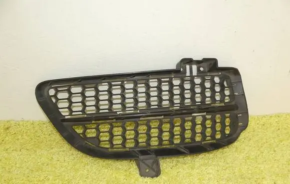 Volkswagen Touareg I Front bumper lower grill 7L6853666B