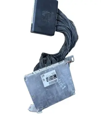 Toyota Avensis T250 Engine control unit/module 8966105021