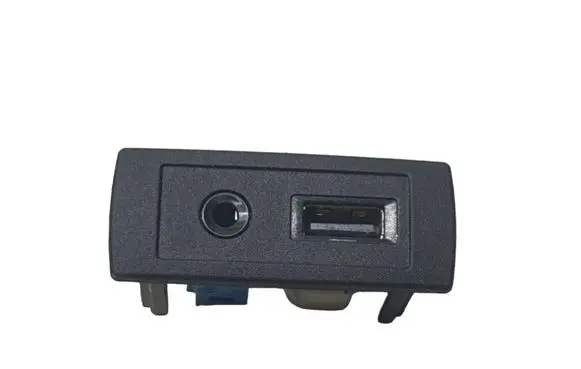 Mercedes-Benz Vito Viano W447 USB socket connector G50286