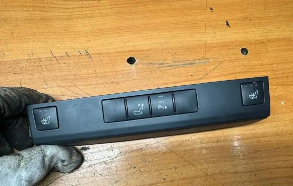 Mercedes-Benz E W212 Seat heating switch A2128202610 083700 33911101