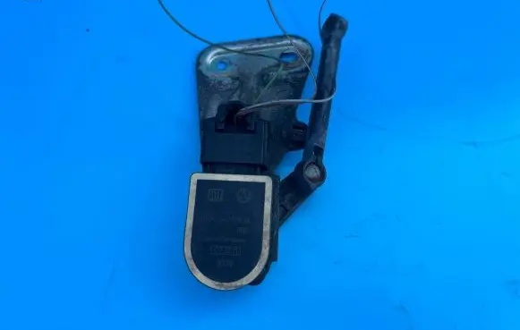 Mercedes-Benz E W212 Rear air suspension level height sensor A0045429918