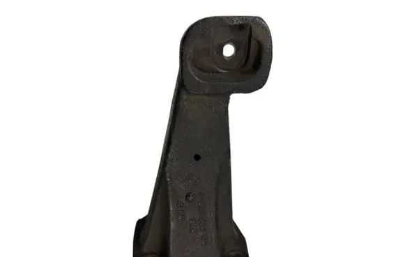 Engine mounting bracket