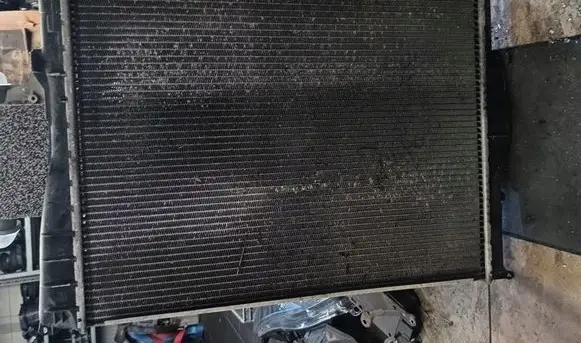 BMW 1 E81 E87 Radiator mount bracket 11074810