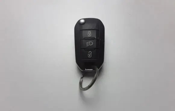 Peugeot 208 I Ignition key/card 