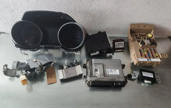 Engine ECU kit and lock set