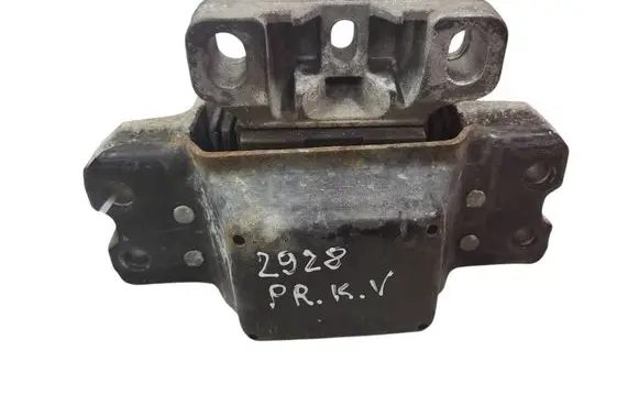 Volkswagen Golf V Engine mount bracket 