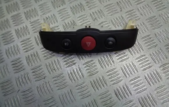 Fiat Punto (188) Hazard light switch