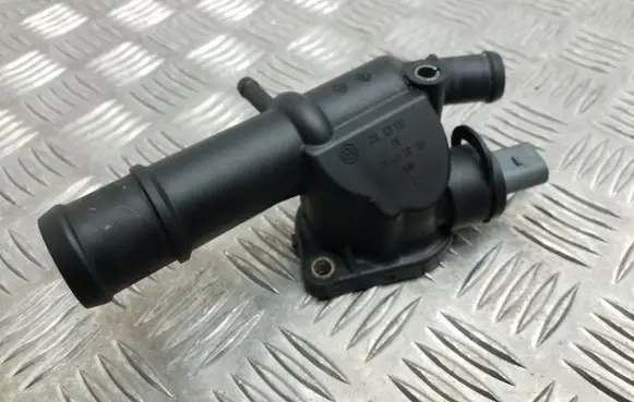 Volkswagen Tiguan Engine coolant pipe/hose 03L121132